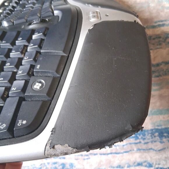 Microsoft Natural Wireless Ergonomic Keyboard 7000 WUG0619 Model 1118 NO DONGLE - Picture 7 of 7